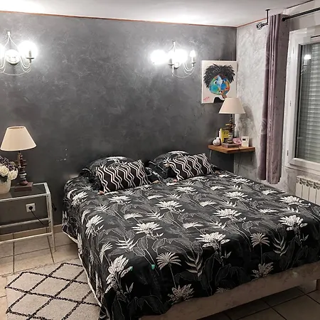 Chapulay Bed and Breakfast 3*