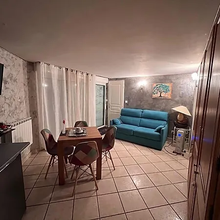 Chapulay Bed & Breakfast 3*