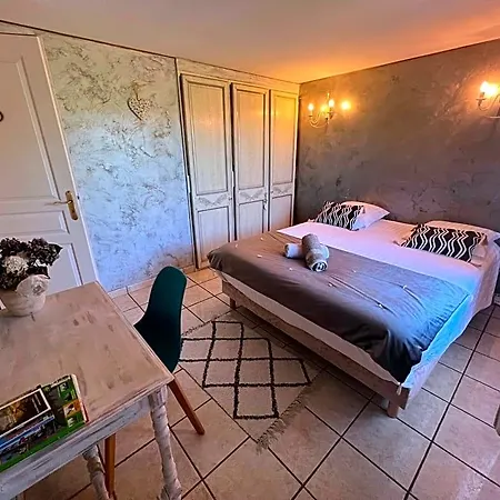Chapulay Bed & Breakfast 3*